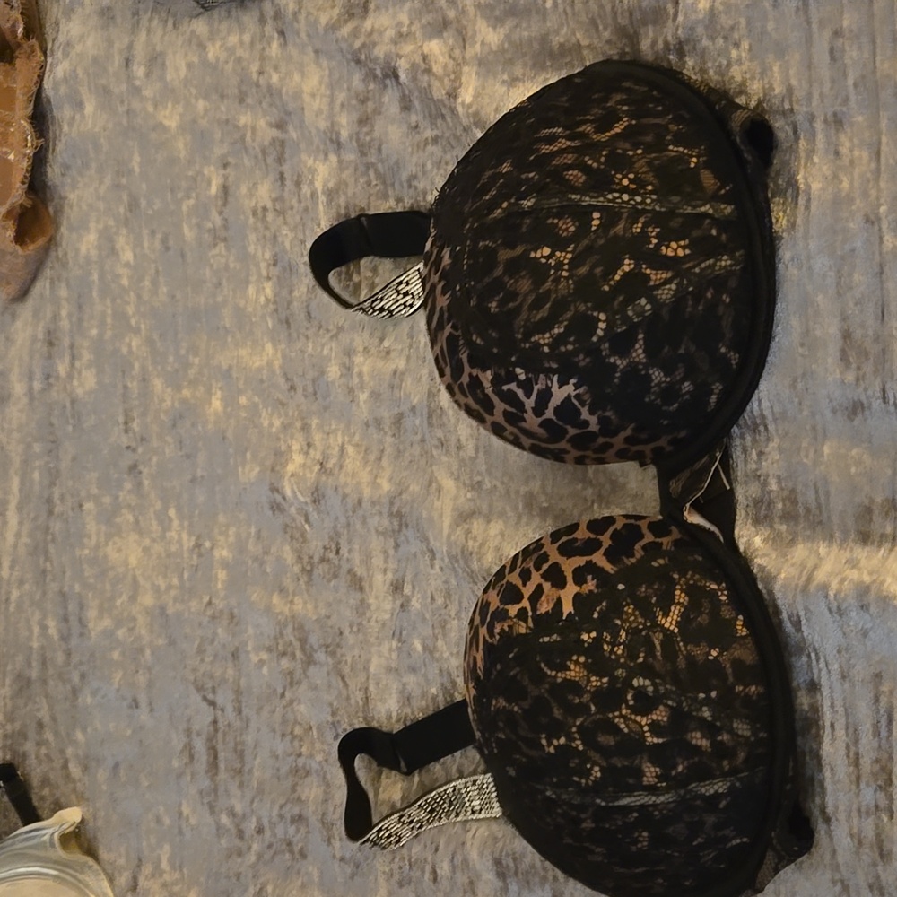 Victoria's  Secret bra